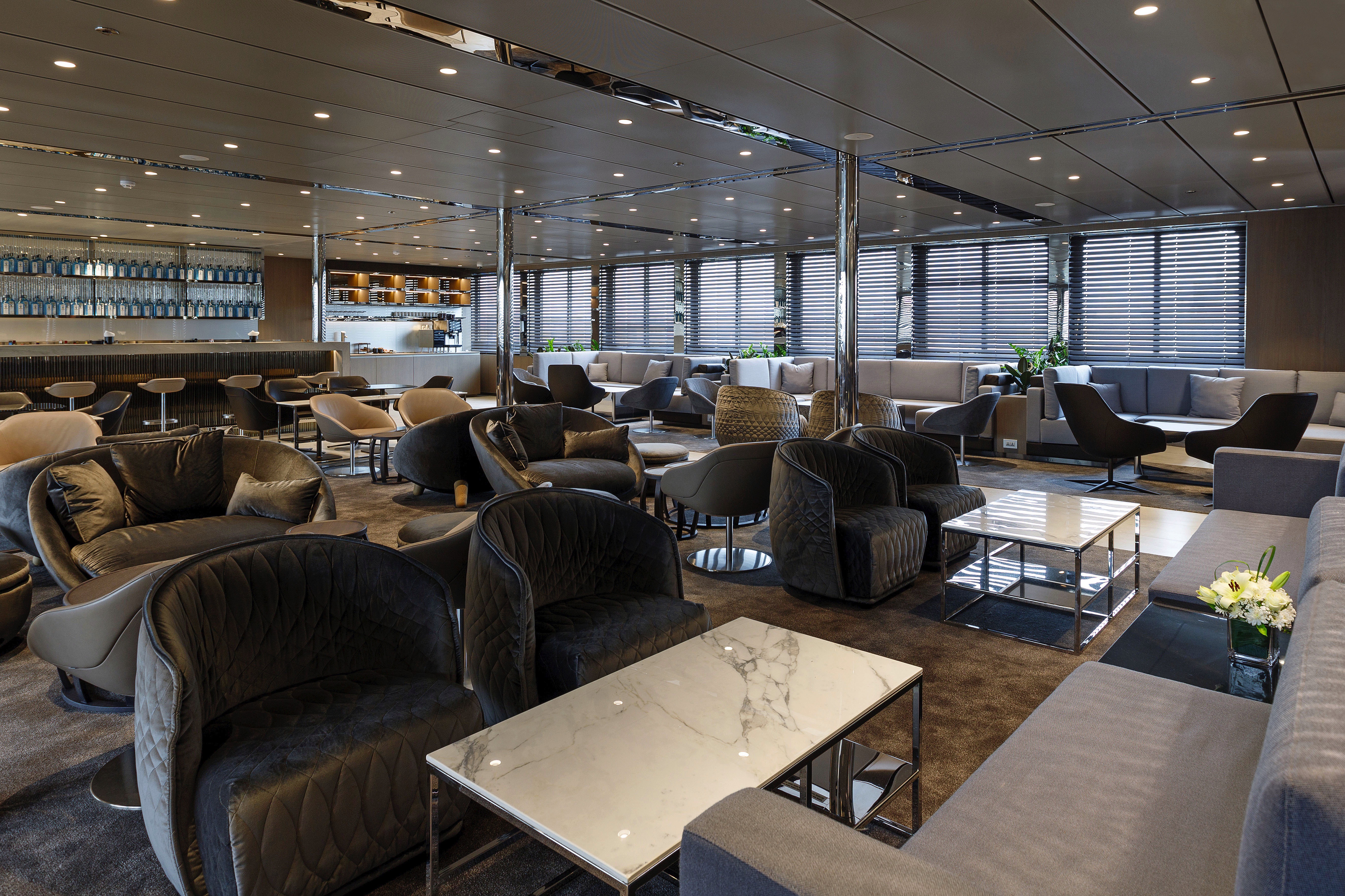 Emerald Sakara - Amici Bar & Lounge